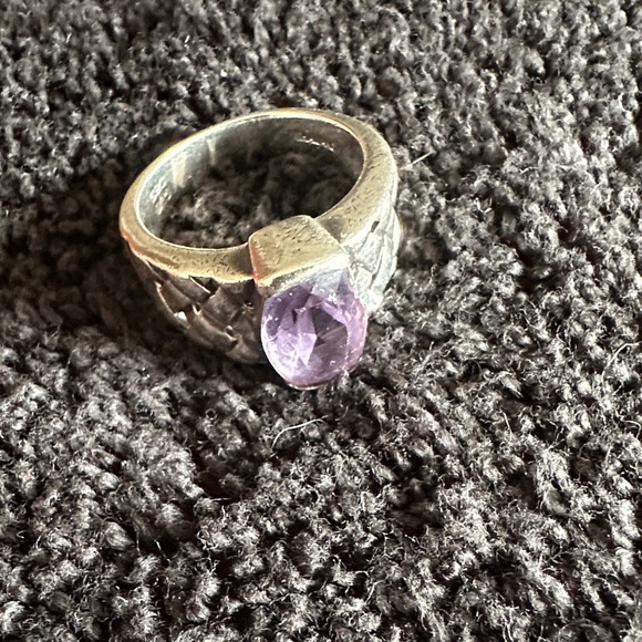 S&g 925 Thailand silver ring with purple stone. - Picture 1 of 5